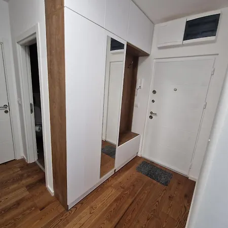Apartment Luxury Getaway With Comfort!