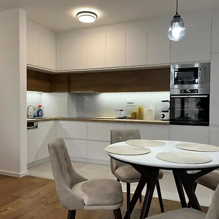 Apartment Luxury Getaway With Comfort!